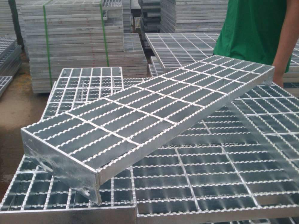 雨水渠盖板怎么选 雨水渠盖板怎么选